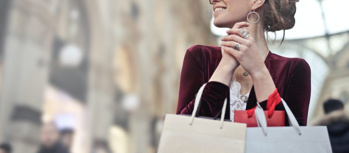 exaira-shopping-shipping-usa-malaysia-pexels-andrea-piacquadio-974911